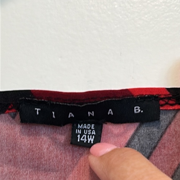 Tiana B. Jersey Geometric Print Dress in Shades of Red,Pink, Rust, & Black sz14 - Picture 5 of 7